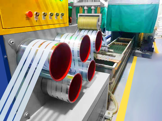 Ηλεκτρικός έλεγχος πλαστικά PP PET που συσκευάζει τη μηχανή εξωθητών ζωνών με το διπλό κουρδιστήρι δίσκων