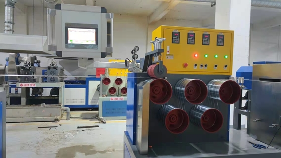 Μηχανή κατασκευής ταινιών PET 65mm βίδες 250kg/h 100% ανακυκλώσιμος εξοπλισμός για την εξάπλωση ταινιών ταινιών