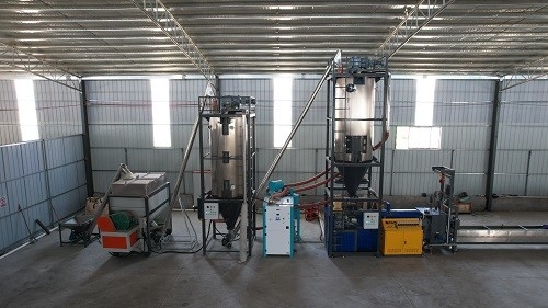 Αυτοκίνητο 400kg/h μηχανή κατασκευής ταινιών PET 19mm πλάτος ταινίας extruder με έλεγχο PLC