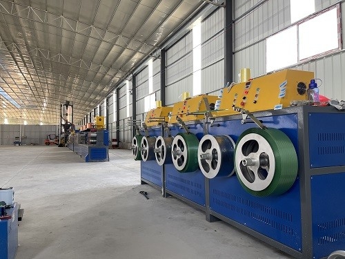 Αυτοκίνητο 400kg/h μηχανή κατασκευής ταινιών PET 19mm πλάτος ταινίας extruder με έλεγχο PLC