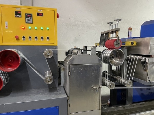 Πλήρως αυτόματα PP που δένουν τη γραμμή 160kg-480kgs/H εξώθησης ζωνών