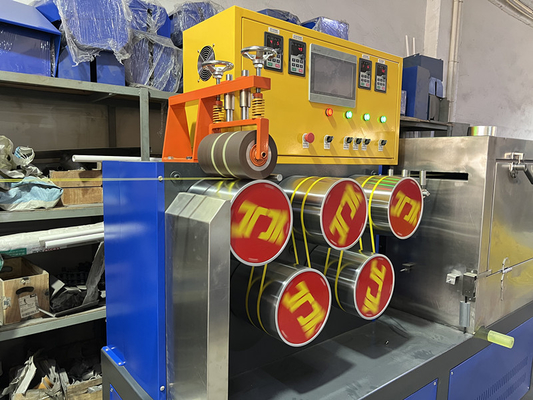 Μηχανή κατασκευής ταινίας δέσμης 100KW PP Προσαρμόσιμη παροχή ρεύματος και ρυθμιζόμενη τάση ταινίας