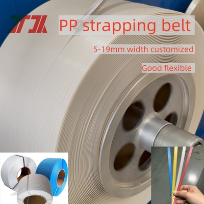 Πλαστικό Εμφασμένο PP Strapping Belt Εξτρούσιας Μηχανής Κάντε Polypropylene PP Strapping με καλή ευελιξία
