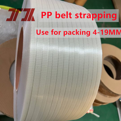 Πλαστικό Εμφασμένο PP Strapping Belt Εξτρούσιας Μηχανής Κάντε Polypropylene PP Strapping με καλή ευελιξία
