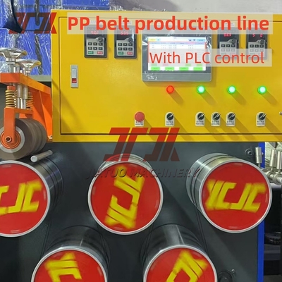 0.3mm Ευρύτητα ανοχής PP συσκευασία ταινία extruder γραμμή παραγωγής με ημιαυτόματο πηνίο και PLC